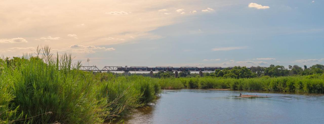 Kruger Shalati - Train On The Bridge & Garden Suites Скукуза Экстерьер фото