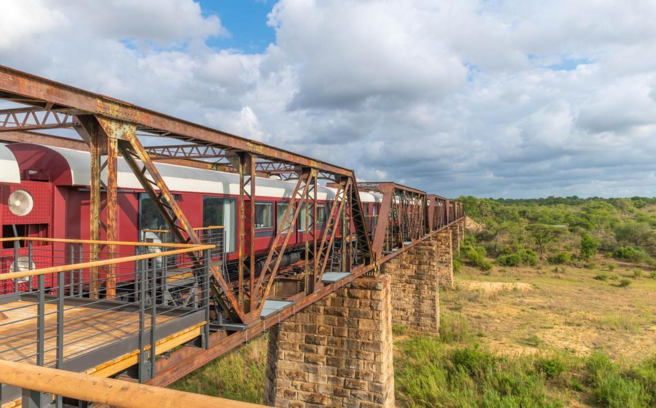 Kruger Shalati - Train On The Bridge & Garden Suites Скукуза Экстерьер фото