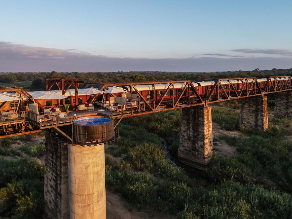 Kruger Shalati - Train On The Bridge & Garden Suites Скукуза Экстерьер фото