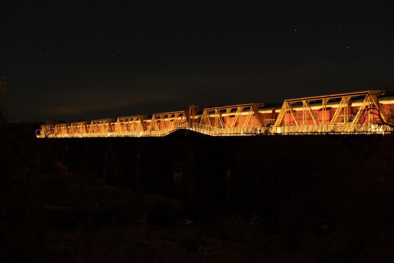 Kruger Shalati - Train On The Bridge & Garden Suites Скукуза Экстерьер фото