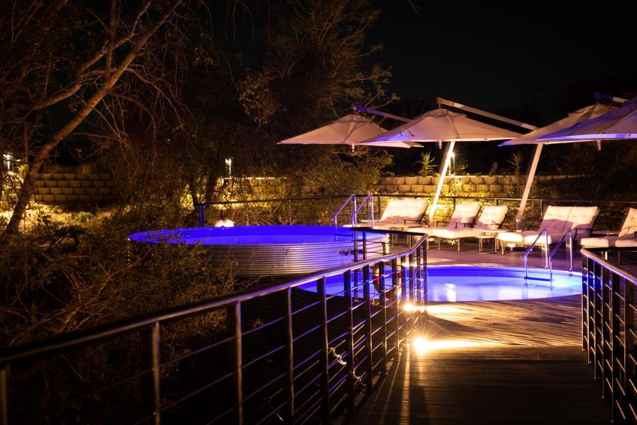 Kruger Shalati - Train On The Bridge & Garden Suites Скукуза Экстерьер фото