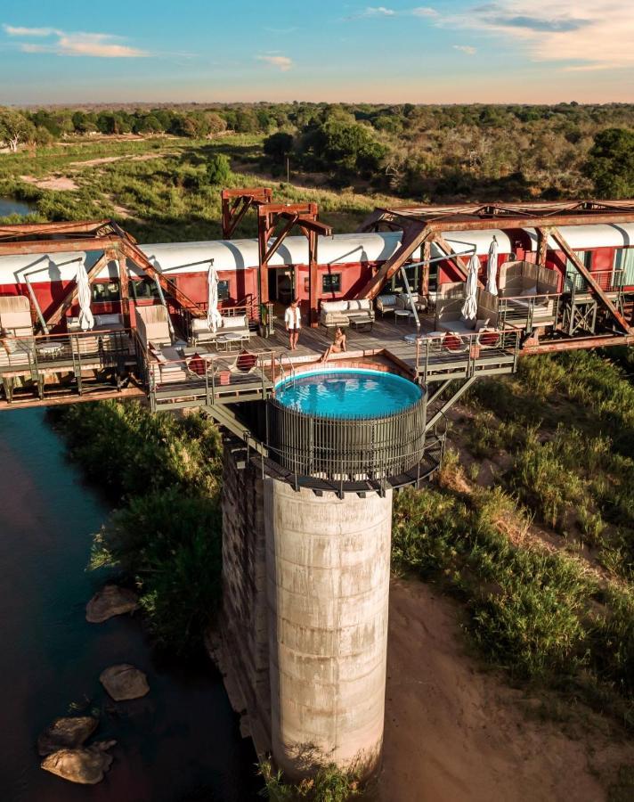 Kruger Shalati - Train On The Bridge & Garden Suites Скукуза Экстерьер фото