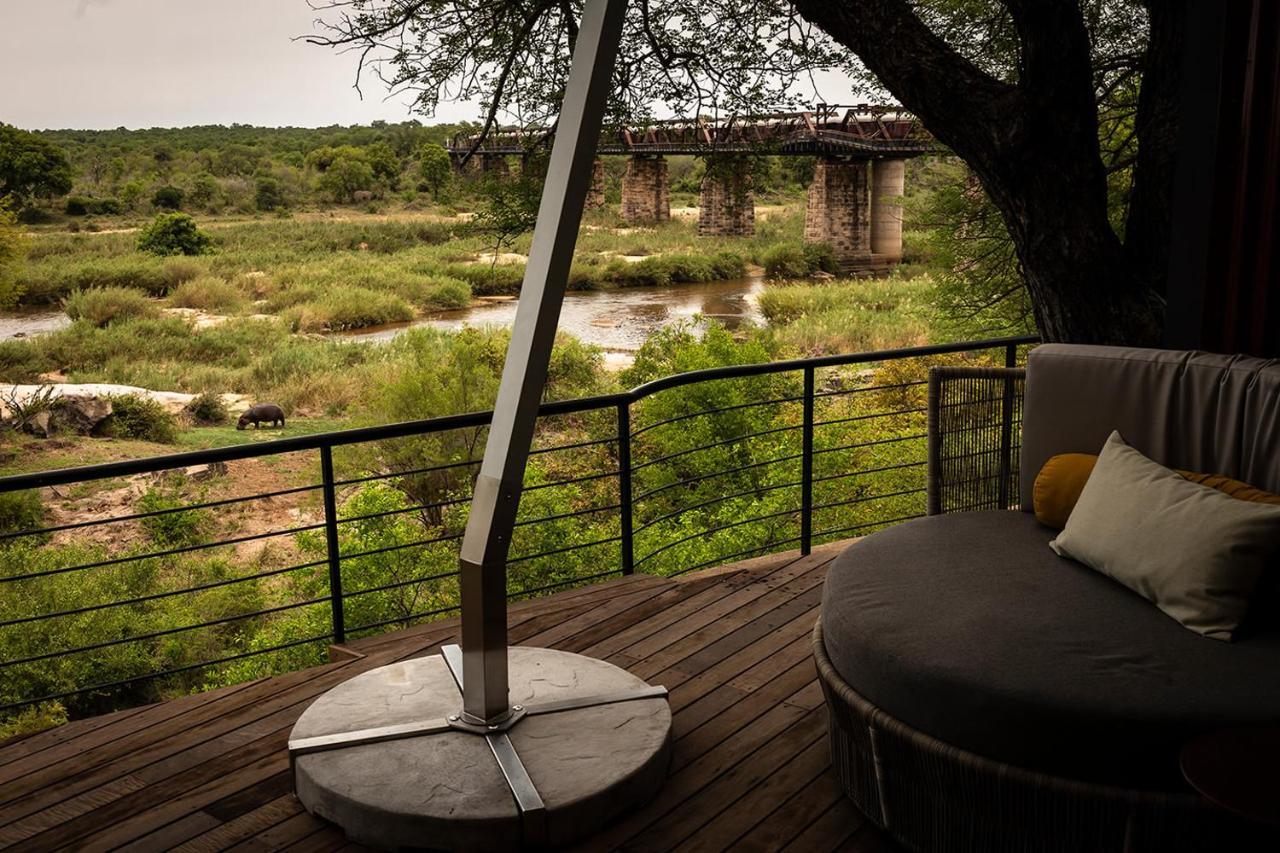 Kruger Shalati - Train On The Bridge & Garden Suites Скукуза Экстерьер фото