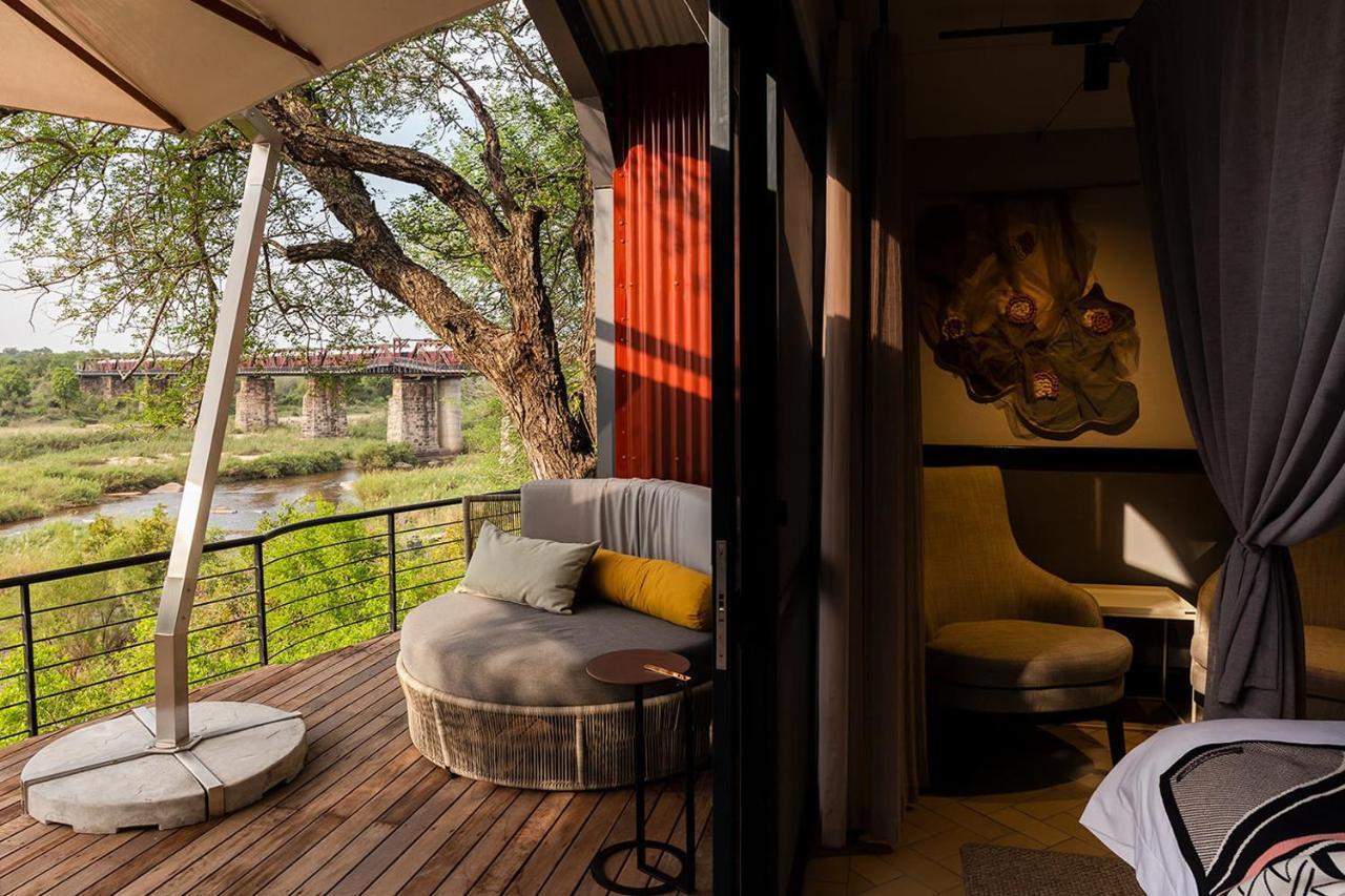 Kruger Shalati - Train On The Bridge & Garden Suites Скукуза Экстерьер фото
